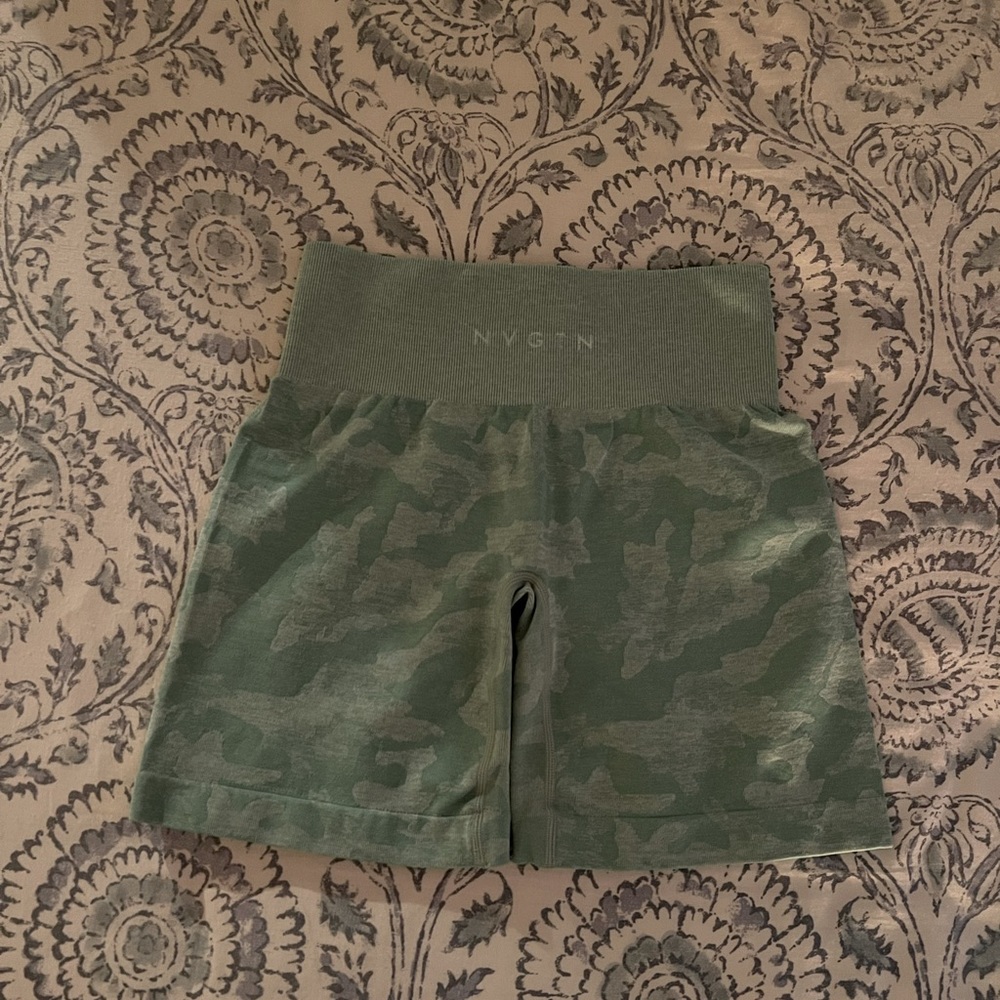 NVGTN camo seamless shorts